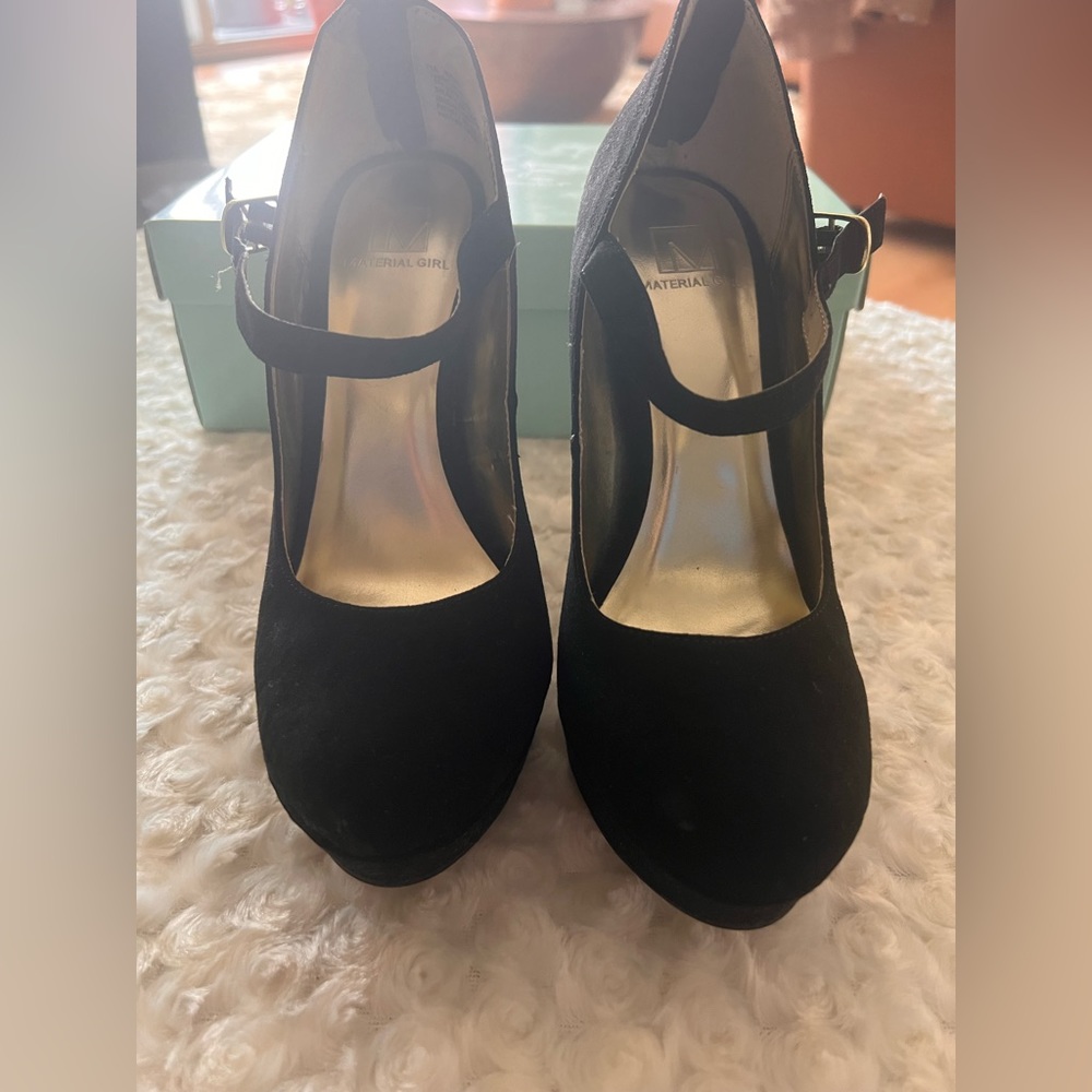 Gorgeous Sexy Black high heels. Size 7